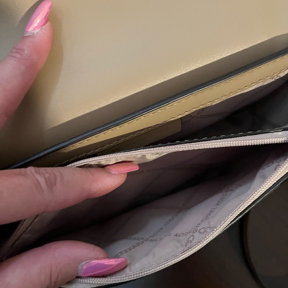 COPY - Michael Kors crossbody bag. Taupe with chain details on strap. - Picture 7 of 9